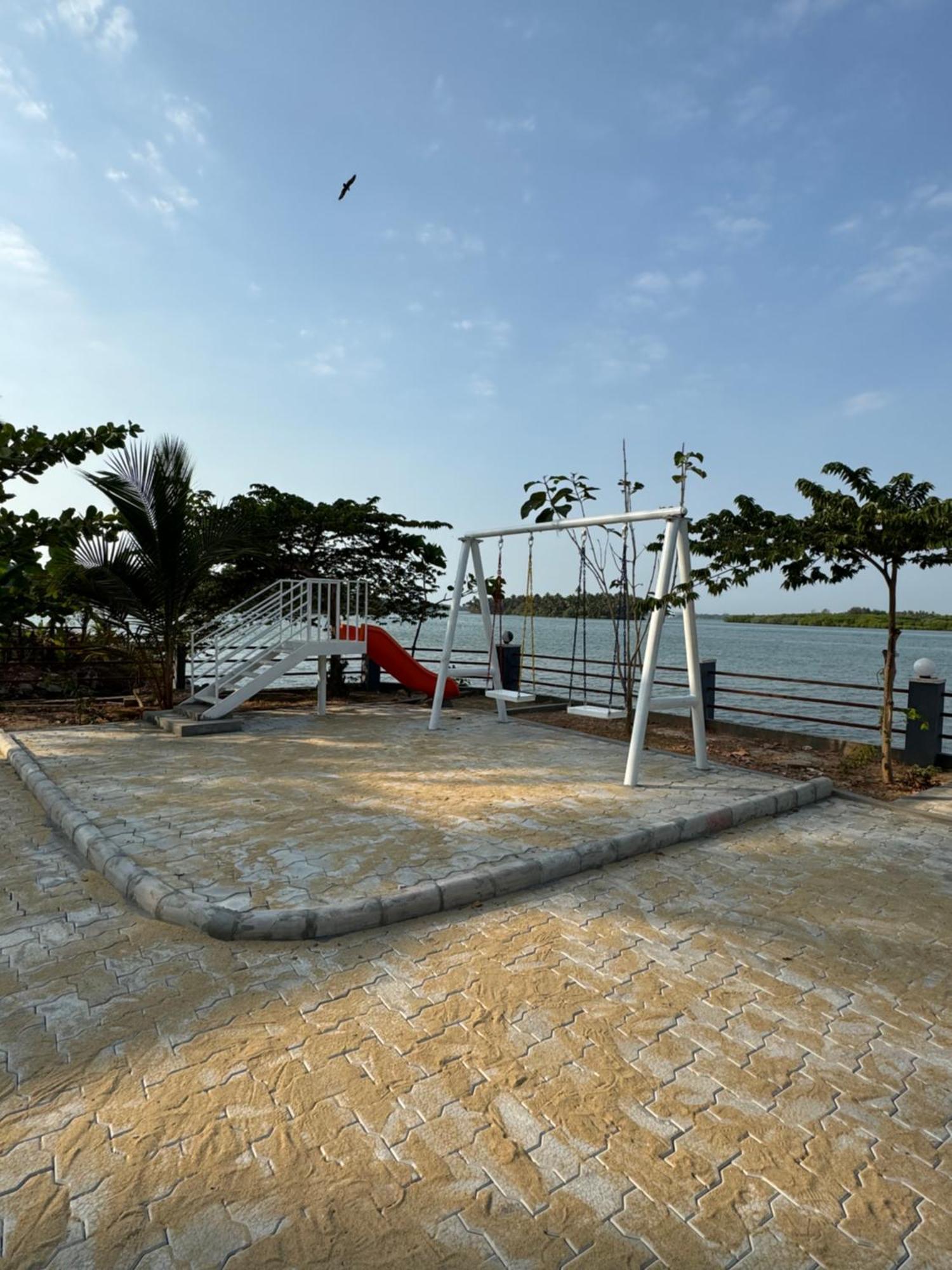The Glasswater By The Backwater Homestay Kalyanpur Exterior photo