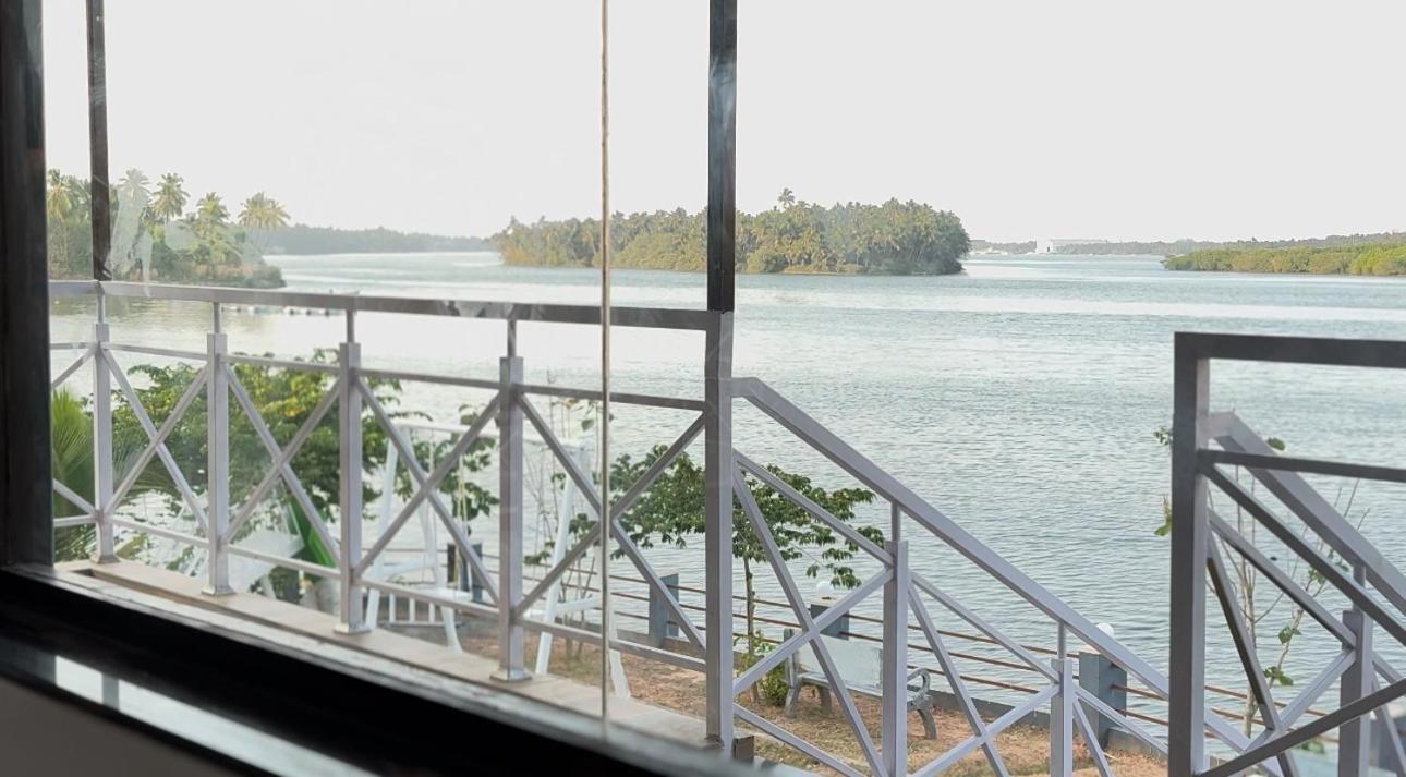 The Glasswater By The Backwater Homestay Kalyanpur Exterior photo